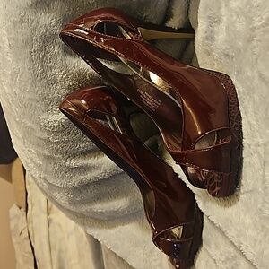 White House / Black Market Size 8M